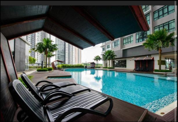 Arinara Near Ioi Mall Putrajaya 3r2b 5-6pax At Conezion Kampong Abu Bakar