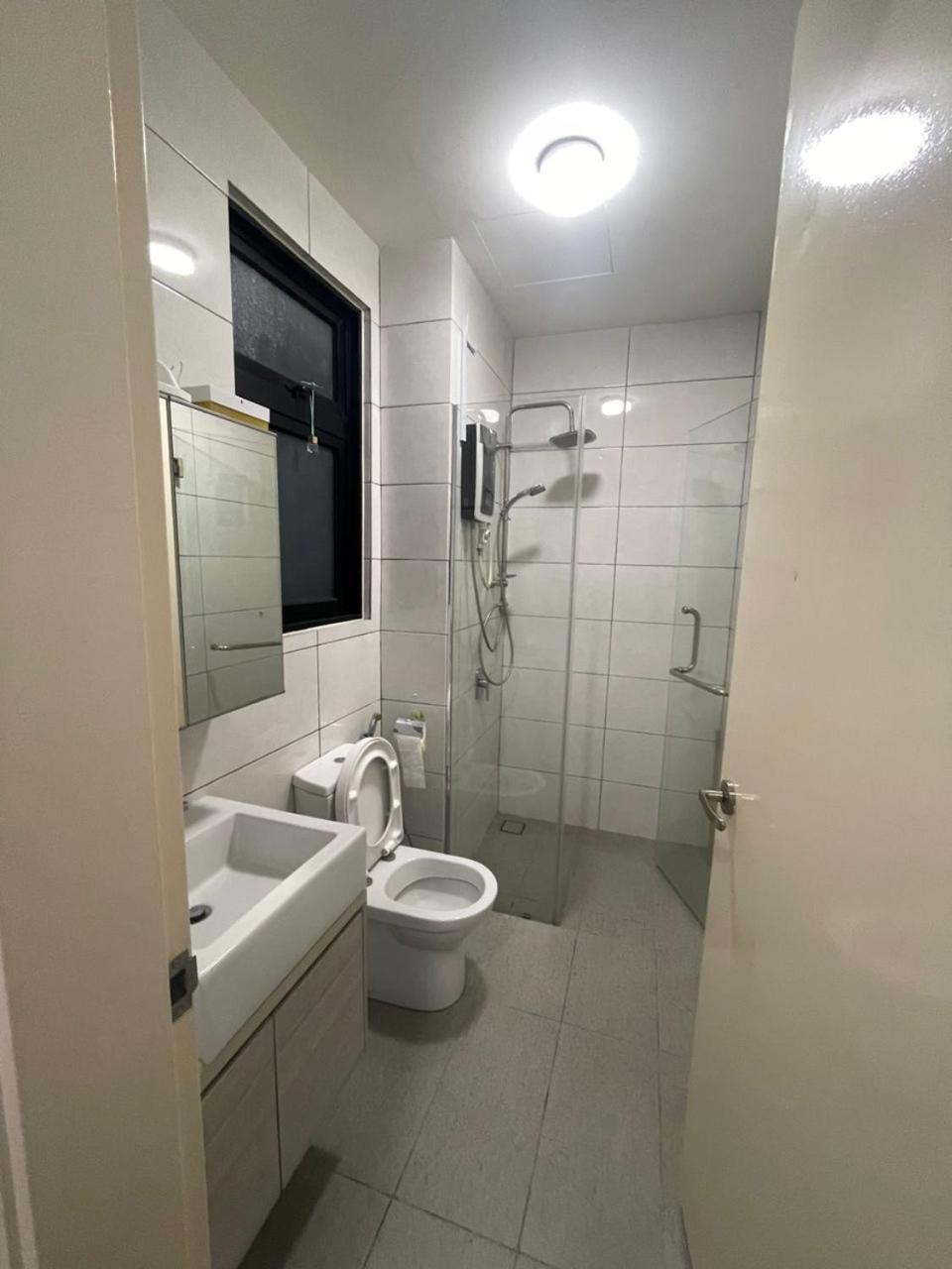 Arinara Near Ioi Mall Putrajaya 3r2b 5-6pax At Conezion Apartment