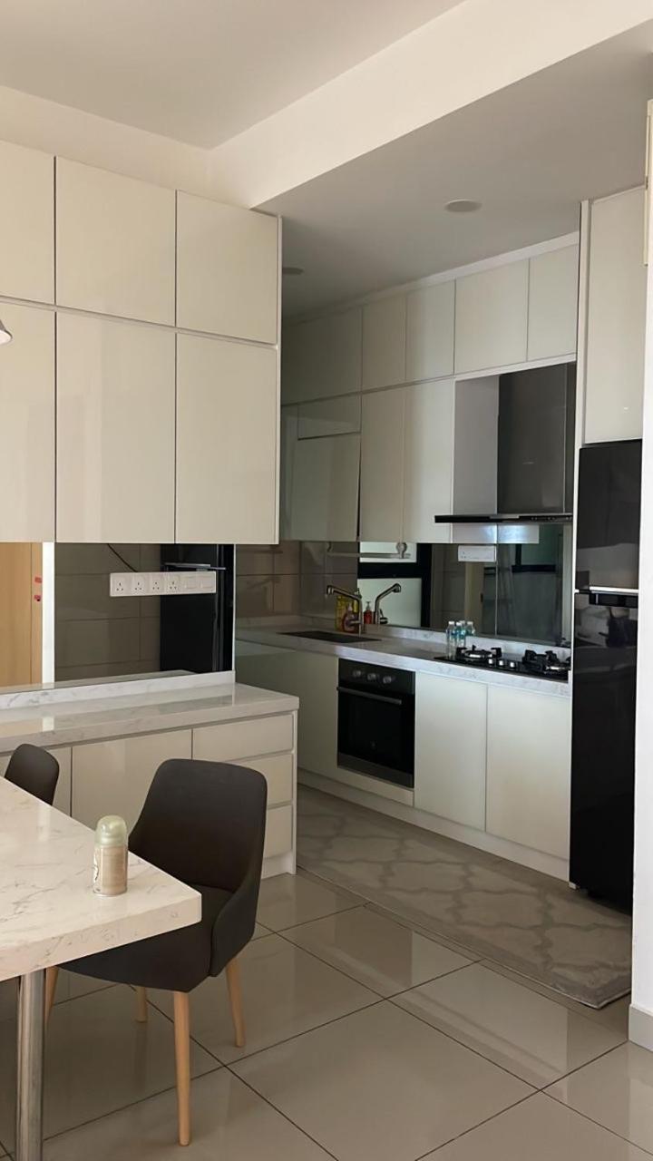 Apartment Arinara Near Ioi Mall Putrajaya 3r2b 5-6pax At Conezion *